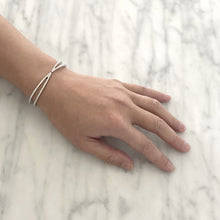 XO Hinged Bracelet in Silver