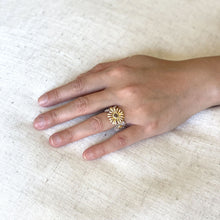 Two Toned Daisy Ring