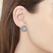 Silver Daisy Earrings